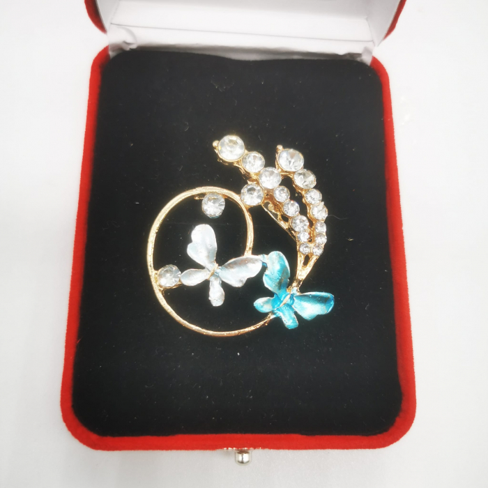 Martisor Brosa Mare in cutie de catifea rosie cu fereastra de sticla, Aranjament Floral cu Fluturi Turcoaz, Colectia VisionXXI [2]