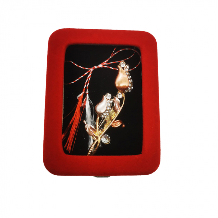 Martisor Brosa Mare in cutie de catifea rosie cu fereastra de sticla, Boboci de Trandafiri Roz, VisionXXI [2]