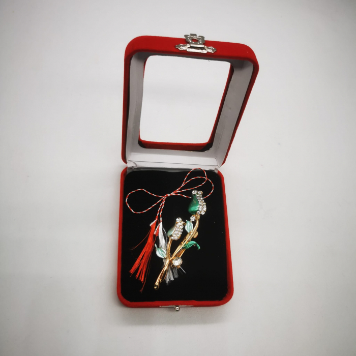 Martisor Brosa Mare in cutie de catifea rosie cu fereastra de sticla, Boboci de Trandafiri Turcoaz, VisionXXI [2]
