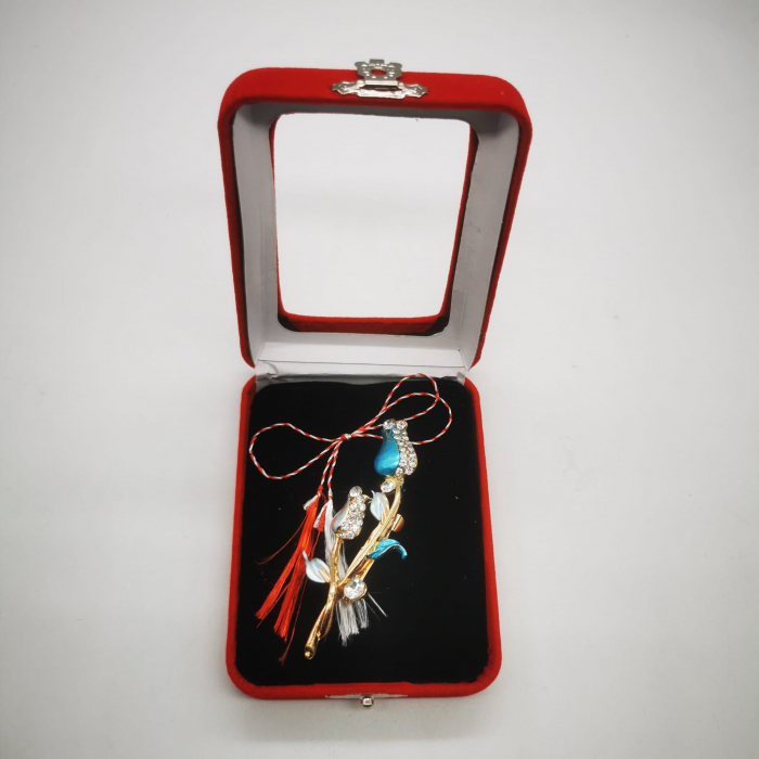 Martisor Brosa Mare in cutie de catifea rosie cu fereastra de sticla, Boboci de Trandafiri Turcoaz, VisionXXI [4]