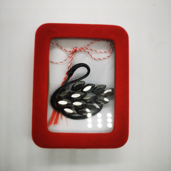 Martisor Brosa Mare in cutie de catifea rosie cu fereastra de sticla, Lebada neagra, VisionXXI [4]