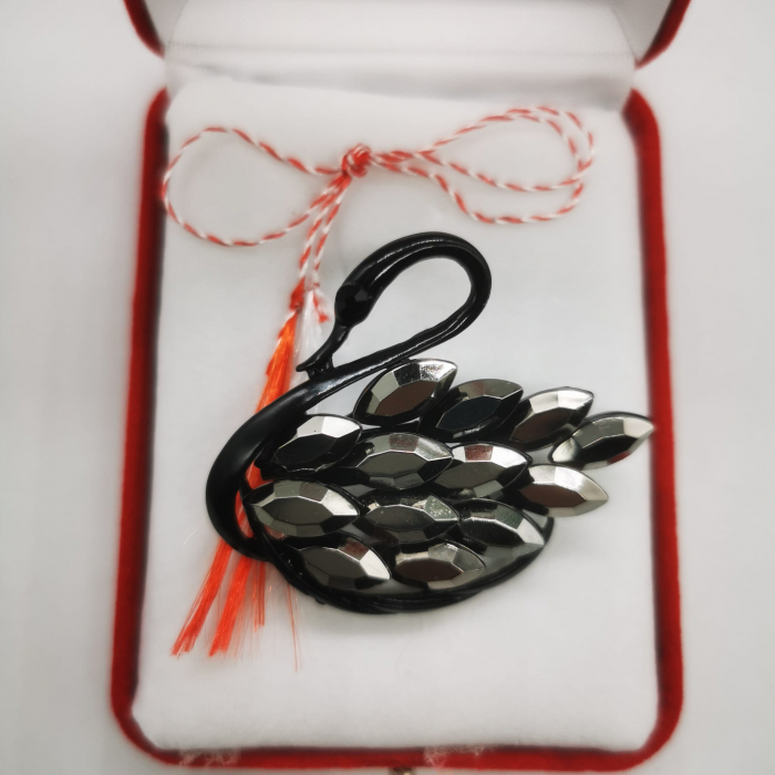 Martisor Brosa Mare in cutie de catifea rosie cu fereastra de sticla, Lebada neagra, VisionXXI [2]