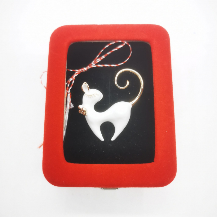 Martisor Brosa Mare in cutie de catifea rosie cu fereastra de sticla, Pisica Alba Stilizata, Colectia VisionXXI [2]