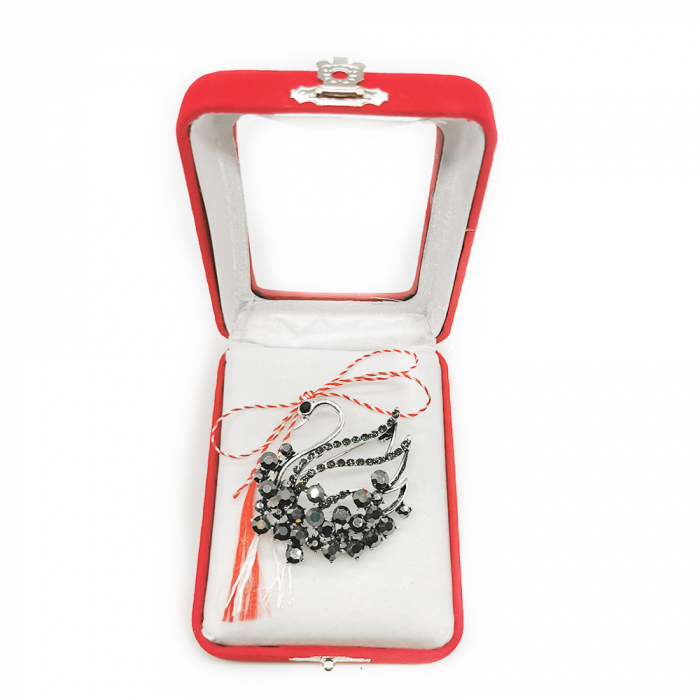 Martisor Brosa Mare, Lebada Neagra Dantelata, in cutie de catifea rosie cu fereastra de sticla, VisionXXI [2]