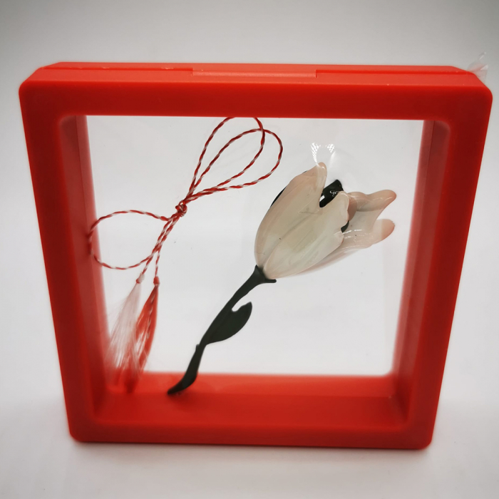 Martisor tip Brosa mare, 7cm, Lalea alba din metal expusa in cutie transparenta rosie, Colectia VisionXXI [2]