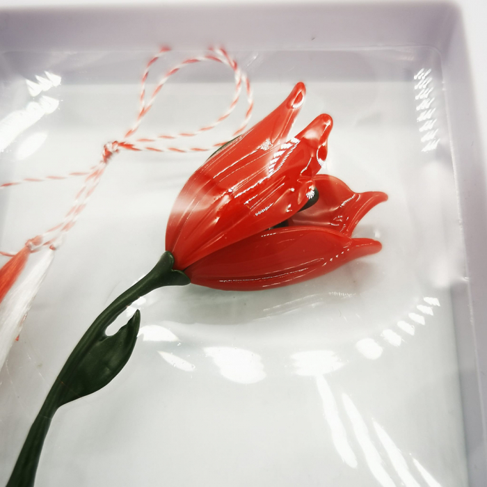 Martisor tip Brosa mare, 7cm, Lalea rosie din metal expusa in cutie transparenta alba, Colectia VisionXXI [3]