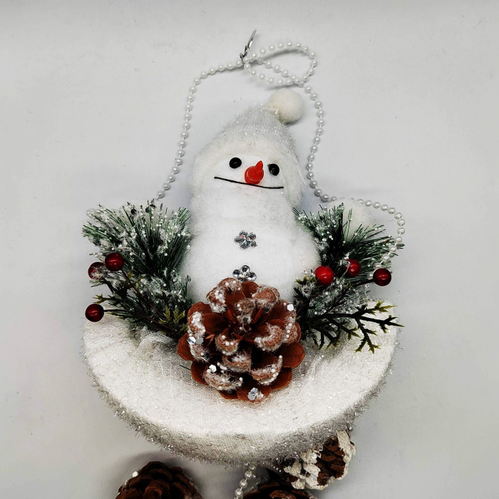 Ornament Atarnator pentru Usa sau Geam, Om de Zapada cu Conuri de Brad pe Semiluna, 60cm, VisionXXI [3]
