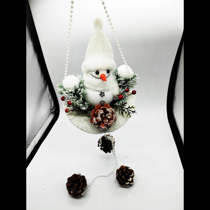 Ornament Atarnator pentru Usa sau Geam, Om de Zapada cu Conuri de Brad pe Semiluna, 60cm, VisionXXI [4]