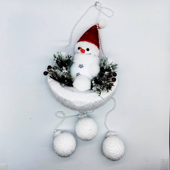 Ornament Atarnator pentru Usa sau Geam, Om de Zapada cu Globuri pe Semiluna, 60cm, VisionXXI [2]