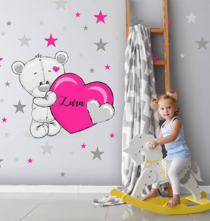 Home & Garden - Autocolant de perete color - Ursuleț gri-roz cu stele și nume