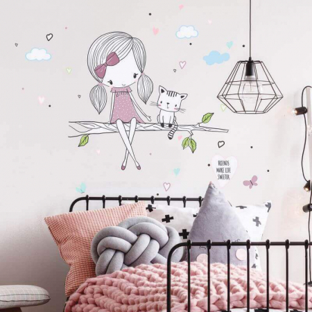 Wallpaper - Autocolant zână pe o ramură cu un pisoi mov