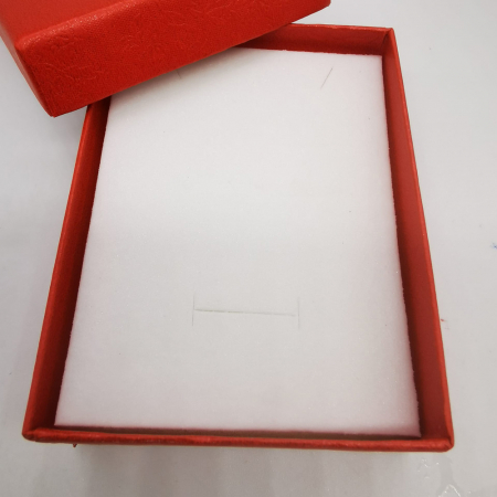 Cutie din carton rosu satinat pentru Martisor, 6x9cm, cu fereastra transparenta, fond alb, VisionXXI [2]