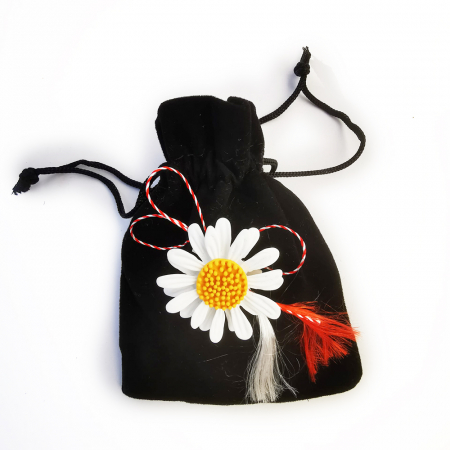 Martisor - Martisor Brosa de Metal pe Saculet de Catifea, Margareta Alba, Colectia VisionXXI