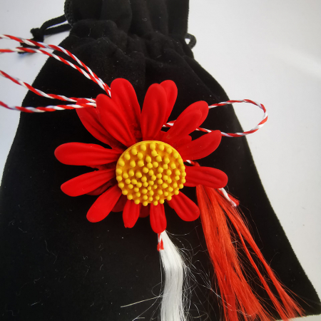 Martisor Brosa de Metal pe Saculet de Catifea, Margareta Rosie, Colectia VisionXXI [1]