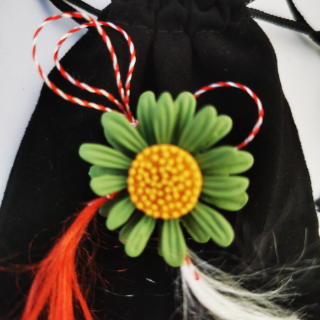 Martisor Brosa de Metal pe Saculet de Catifea, Margareta Verde, Colectia VisionXXI [1]