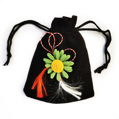 Martisor - Martisor Brosa de Metal pe Saculet de Catifea, Margareta Verde, Colectia VisionXXI