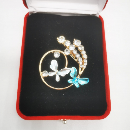 Martisor Brosa Mare in cutie de catifea rosie cu fereastra de sticla, Aranjament Floral cu Fluturi Turcoaz, Colectia VisionXXI [1]