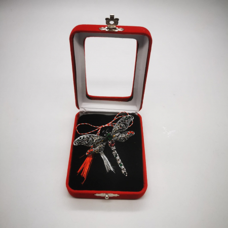 Martisor Brosa Mare in cutie de catifea rosie cu fereastra de sticla, Libelula Dantelata, VisionXXI [3]