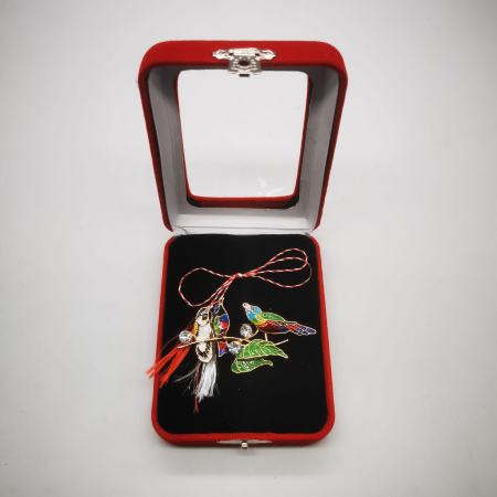 Martisor Brosa Mare in cutie de catifea rosie cu fereastra de sticla, Pasaroi si Pasarele, VisionXXI [2]