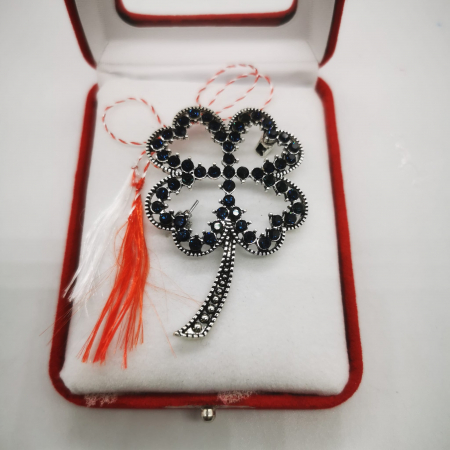 Martisor Brosa Mare in cutie de catifea rosie cu fereastra de sticla, Trifoi Norocos cu cristale negre, Colectia VisionXXI [2]