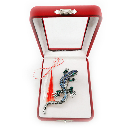 Martisor - Martisor brosa mare, soparla argintie, in cutie de catifea cu fereastra