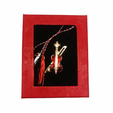 Martisor - Martisor Brosa Mijlocie in cutie satinata rosie cu fereastra de sticla, Vioara Pretioasa, pe fond negru, Colectia VisionXXI