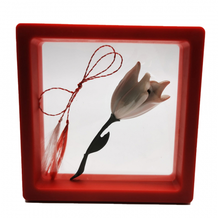 Martisor - Martisor tip Brosa mare, 7cm, Lalea alba din metal expusa in cutie transparenta rosie, Colectia VisionXXI