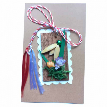 Martisor - Martisor traditional ghiocel executat manual din seminte pe carton gri