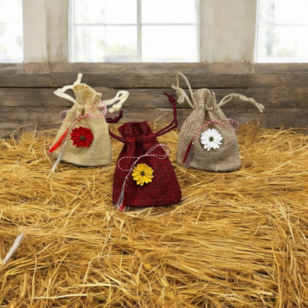 Martisor - Set 3 Martisoare tip Brosa, Flori satinat-catifelate, Banuti de Primavara, pe saculet de iuta cu snur, VisionXXI