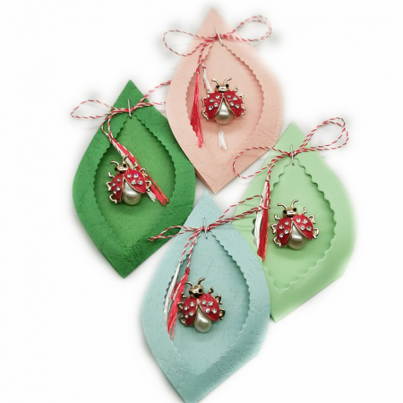 Martisor - Set 4 Martisoare tip Brosa, "Buburuza Fermecata", pe cutie de carton decupat, VisionXXI