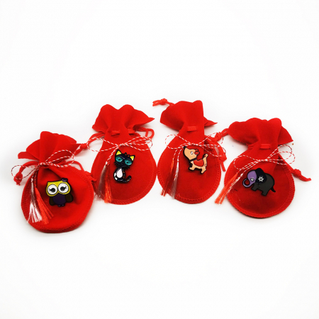 Martisor - Set 4 martisoare tip brosa emailata, Animalute prietenoase, pe saculet de catifea rosie, Colectia VisionXXI