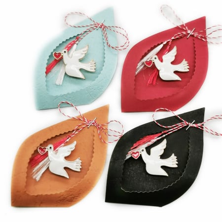 Martisor - Set 4 Martisoare tip Brosa, "Porumbelul vestitor", pe cutie de carton decupat, VisionXXI