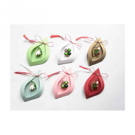 Martisor - Set 6 martisoare "simboluri norocoase" tip brosa pe carton scoica