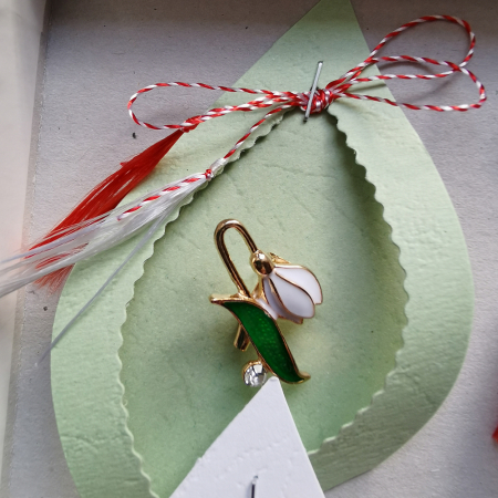 Set 6 Martisoare tip Brosa, "Grup de Ghiocei", pe cutie de carton, Diverse modele, VisionXXI [5]