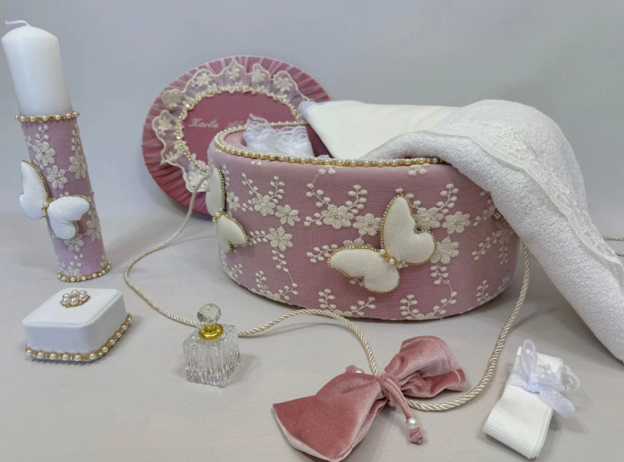 Set botez fetițe compus din trusou Glamour in cufar din catifea cu lumanare si rochita  ivoire [3]