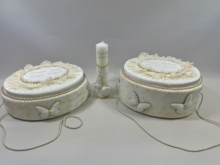 Trusou botez in cufar din catifea cu lumanare si prima baita model Glamour cu fluturi culoare ivoire [7]
