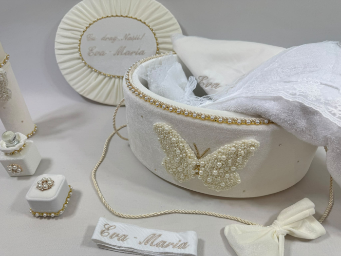 Trusou botez in cufar din catifea si lumanare model Glamour cu fluturi din margele culoare ivoire [4]