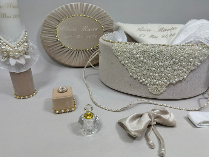 Trusou botez in cufar din catifea si lumanare model Glamour cu margele culoare bej [3]