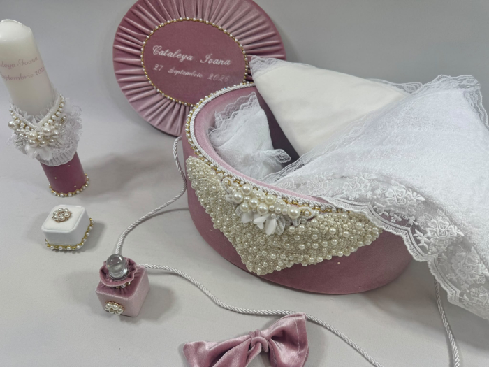 Trusou botez in cufar din catifea si lumanare model Glamour cu margele culoare roz prafuit [3]