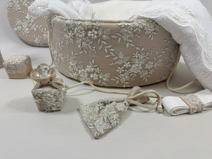 Trusou botez in cufar din catifea si lumanare model Deluxe [4]