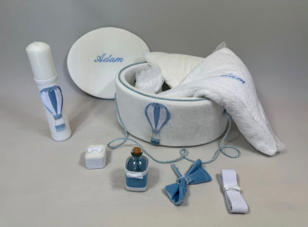 Set botez baieti compus din trusou Exclusive în cufar din catifea cu lumanare si costumaș ivoire [2]