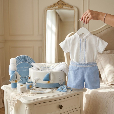 Seturi botez baieti - Set botez baieti compus din trusou Luxury în cufar din catifea cu lumanare si costumaș