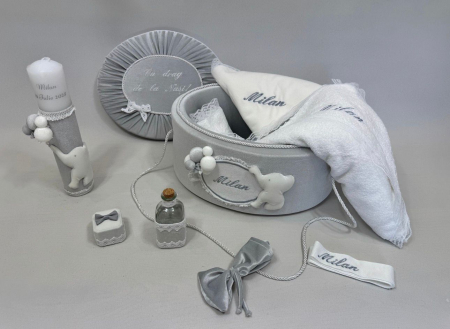 Set botez baieti compus din trusou Luxury în cufar din catifea cu lumanare si costumaș ivoire [2]