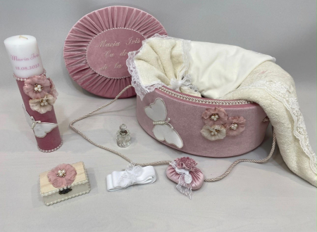 Set botez fetițe compus din trusou Elegance in cufar din catifea cu lumanare si rochita ivoire [2]
