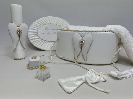 Set botez fetițe compus din trusou Glamour in cufar din catifea cu lumanare si rochita ivoire [2]