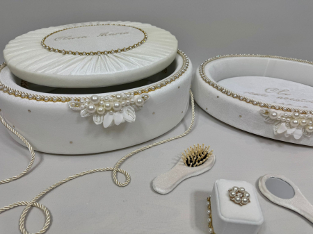 Set taierea motului din catifea culoare ivoire  model cu margele [4]