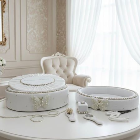 Set taierea motului - Set taierea motului din catifea culoare ivoire model cu fluturi din margele