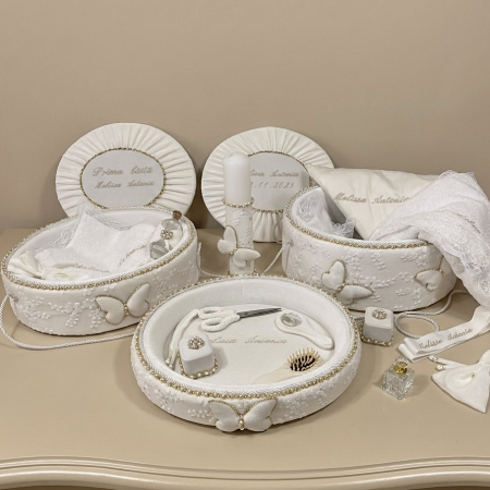 Trusou botez in cufar din catifea cu lumanare,prima baita si tavita mot model Glamour cu fluturi culoare alb [0]