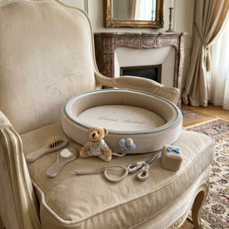 Set taierea motului - Tavita mot din catifea culoare bej model cu ursulet si balonase