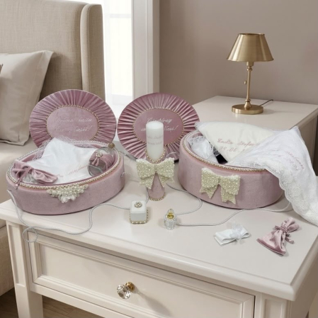 Trusou botez in cufar din catifea cu lumanare si prima baita model Glamour cu fundita din margele culoare roz [0]